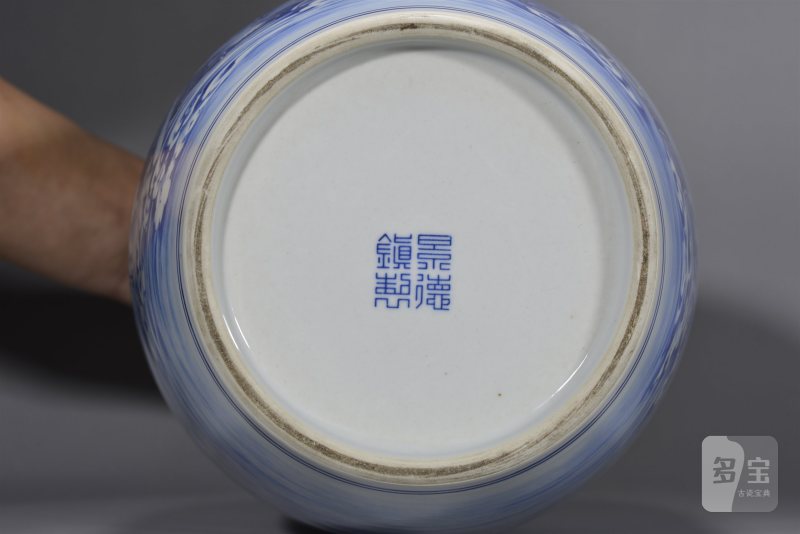 近现代 聂杏生青花人物故事「闪闪的红星」灯笼瓶 - 图6